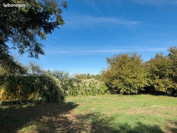 Très beau terrain à construire viabilisé Mirebeau