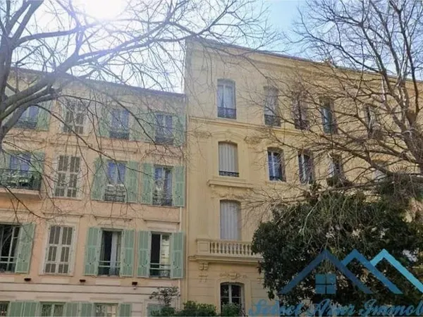 Nice Victor Hugo - Studette en dernier étage - spécial investisseurs