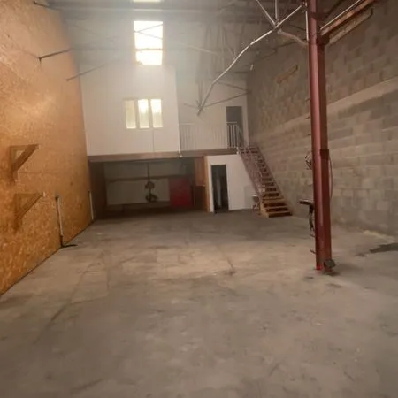Local d’activité et entrepôt Location Sorbiers  160m² 870€