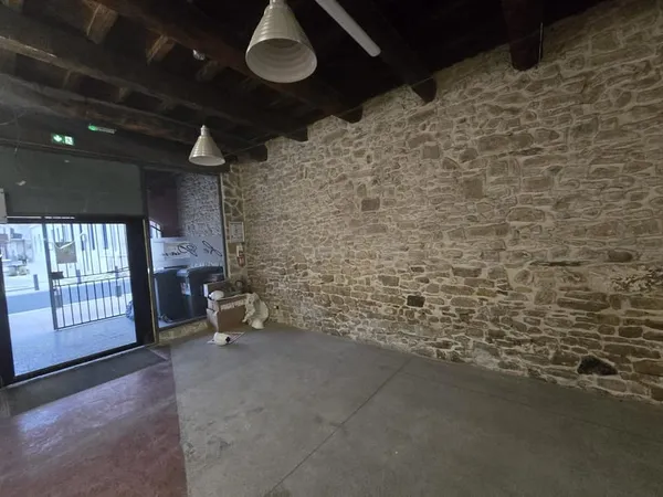 Local commercial 607 m²