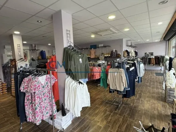 Local commercial 126 m²