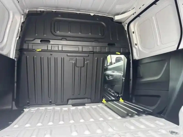 Opel Combo cargo m charge utile majorée diesel 100ch pack premium connect — photo 13