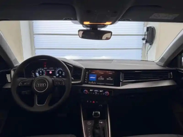 Audi A1 sportback 25 tfsi 95ch design s tronic 7 — photo 13
