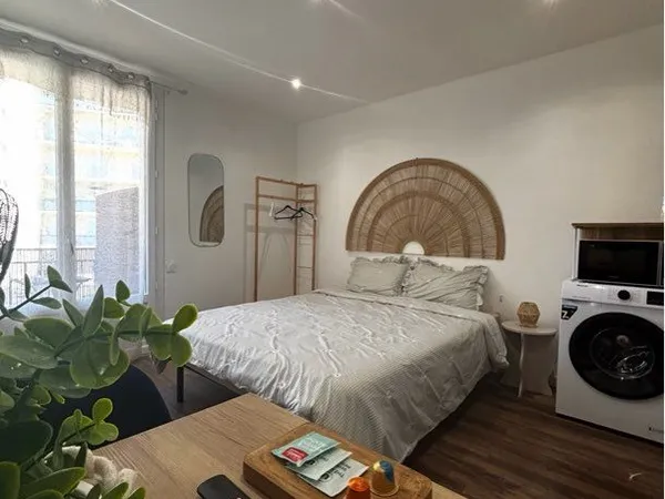 Très jolie studio dans résidence sécurisée vendu meublé