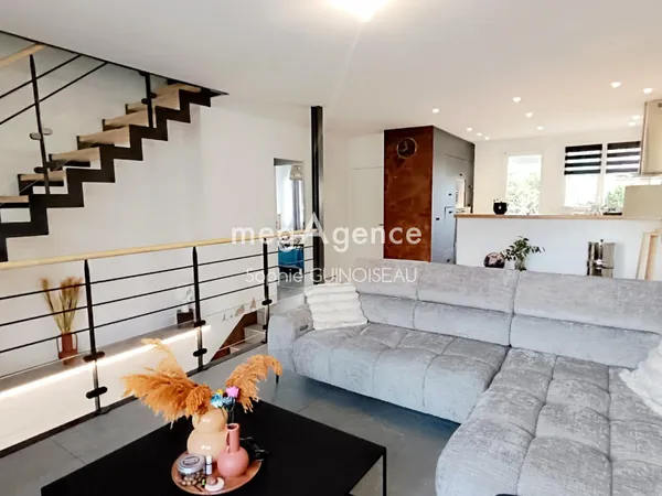 Maison rénovée avec jardin, terrasse, 3 chambres, garage - Cholet Bourgneuf