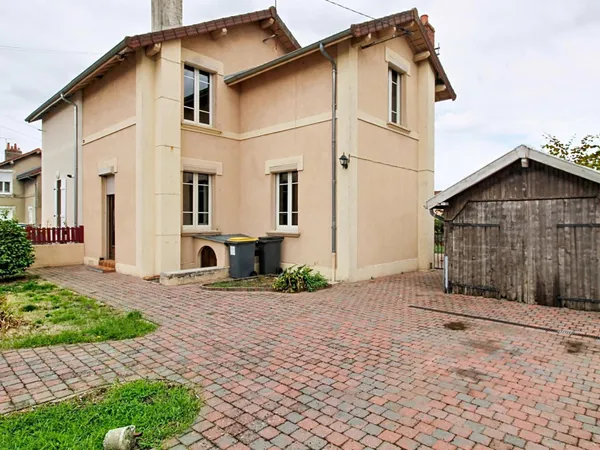 Maison familiale avec jardin à Saint-Vallier