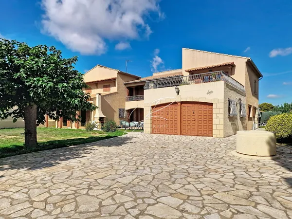 Maison T7 5 chambres 288 m² double garage