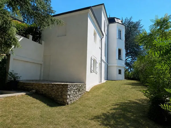 Maison T5 centre ville Cahors à pied avec garage sur parc clos et arboré
