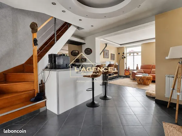 Maison 10 pièces 218 m²