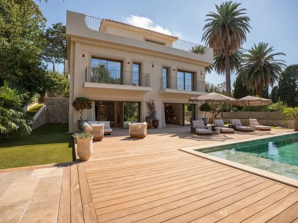 Villa 9 pièces 380 m²