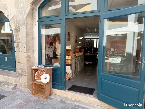 Local commercial traversant 85m² - Collé au FUTUR OFFICE DE TOURISME