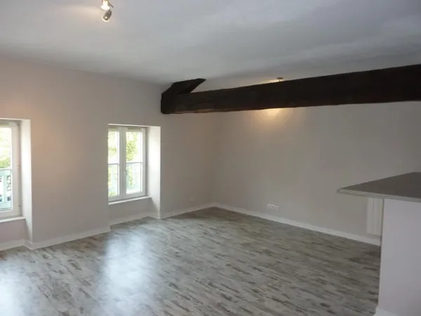 MONTBRISON - APPARTEMENT F2