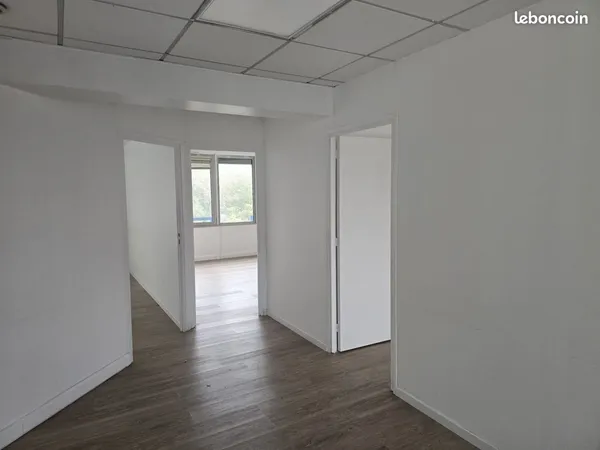 Location local d'activité tertiaire 90m2