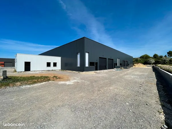 Bureaux 100 m² CASTINE EN PLAINE
