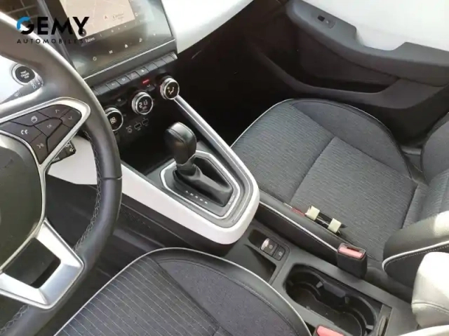 Renault Clio e-tech 140 - 21n — photo 12