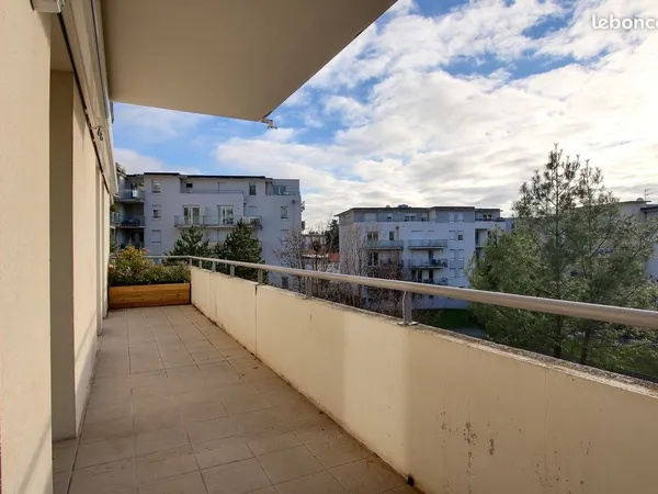 Appartement T3 59 m² balcon garage cave