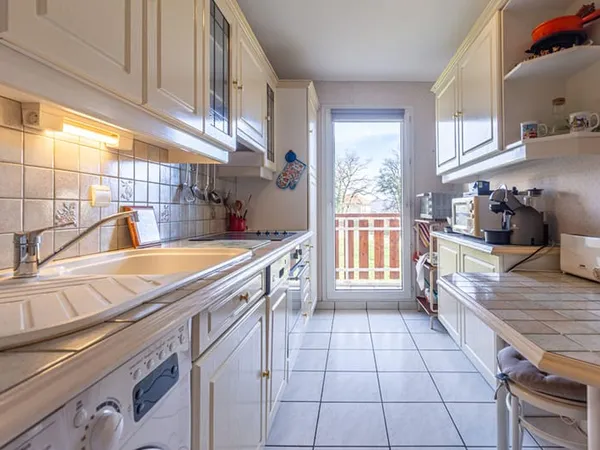 LAFORET IMMOBILIER - EXCLUSIVITE - 'STRELITZIA' - POISY - APPARTEMENT T4 de 82,32m2 - BALCONS - DPE 