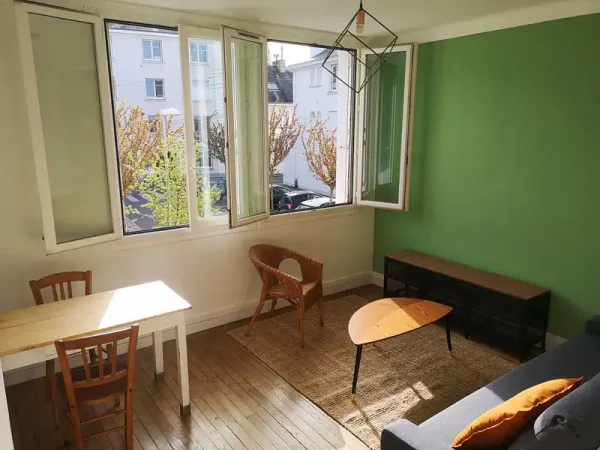 Loue joli T2 38m² meublé Nantes Butte Saint Anne exposition Sud