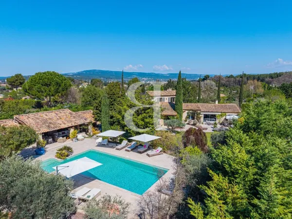 Maison 8 pièces 305 m²