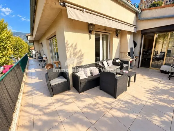 À VENDRE DERNIER ÉTAGE APPARTEMENT 4 PIÈCES 110m2 AVEC T