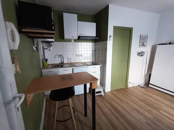 STUDIO MEUBLÉ EN CENTRE VILLE