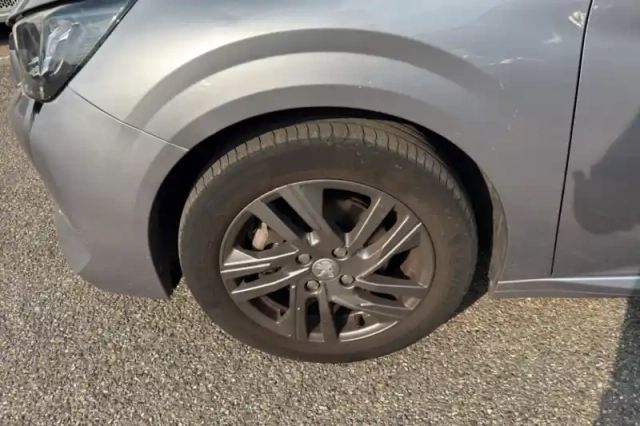 Peugeot 208 puretech 100 s&amp;s eat8 — photo 15