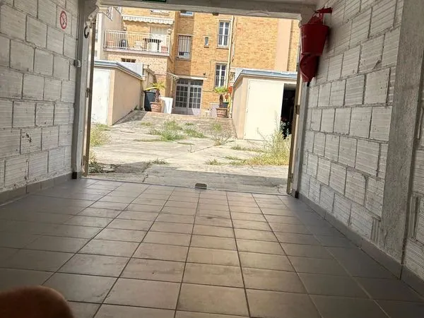 BOX 15 m² REMIS À NEUF - À 3 MINUTES DE LA GARE DE FONTENAY-SOUS-BOIS - RÉSIDENCE SÉCURISÉE