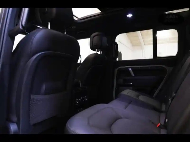 Land Rover Defender 110 2.0 p400e x-dynamic 75th limited edition — photo 12