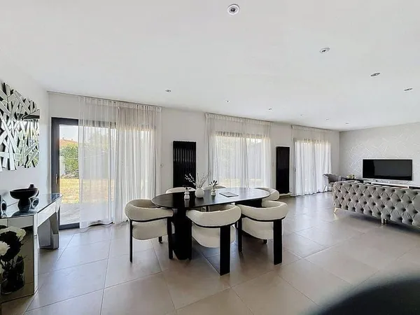 Maison de plain-pied 6 pièces 171 m²