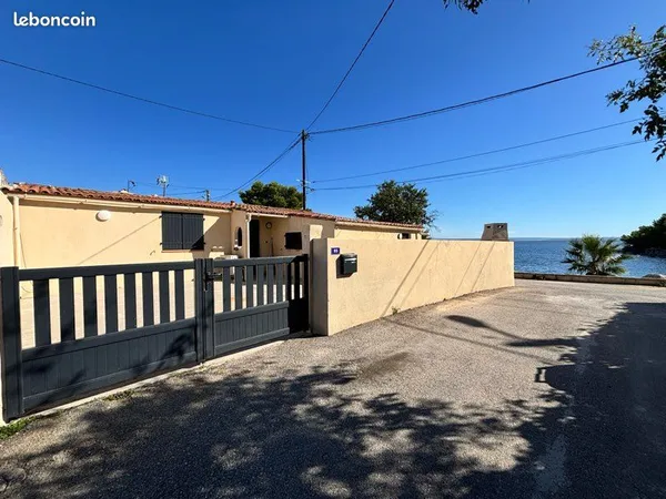 Maison au bord de l'eau