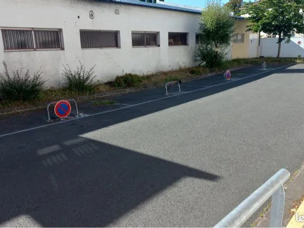 3 places de parking extérieur
