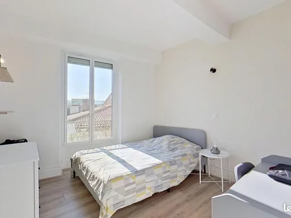 Chambre 8 pièces 161 m²