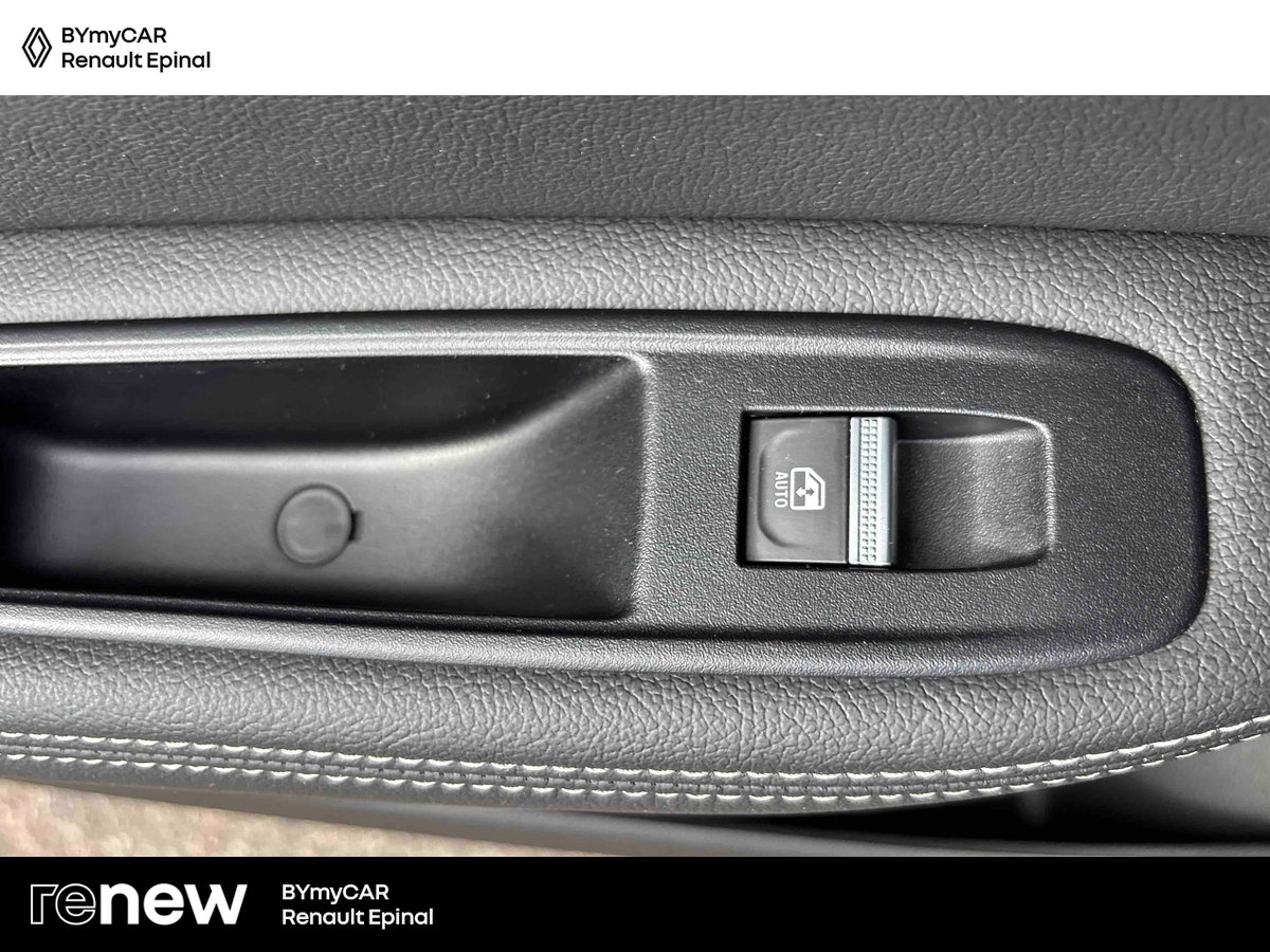 Renault Arkana E-Tech 145 - 21B — photo 24