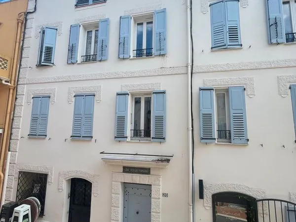 Studio 31 m2 entièrement rénové
