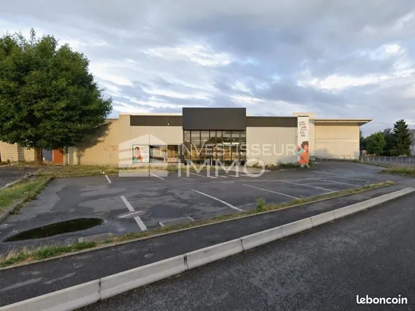 Local commercial 952 m²