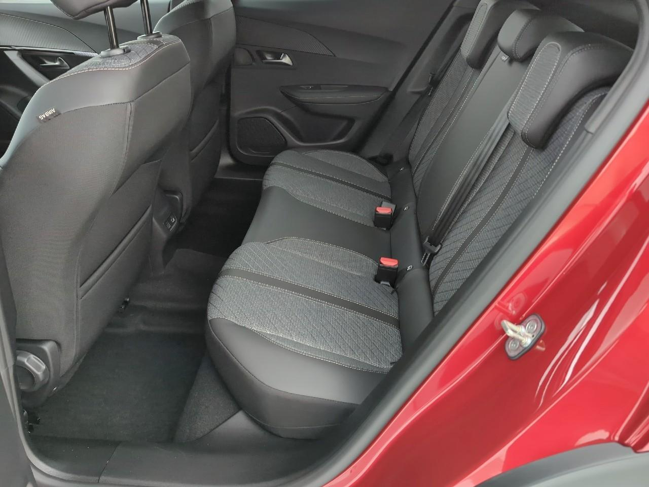 Peugeot 2008 hybrid 110 e-dcs6 allure — photo 10