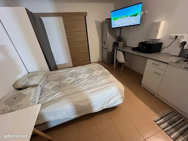 Studio meublé prêt à habiter - ste marie grande montée