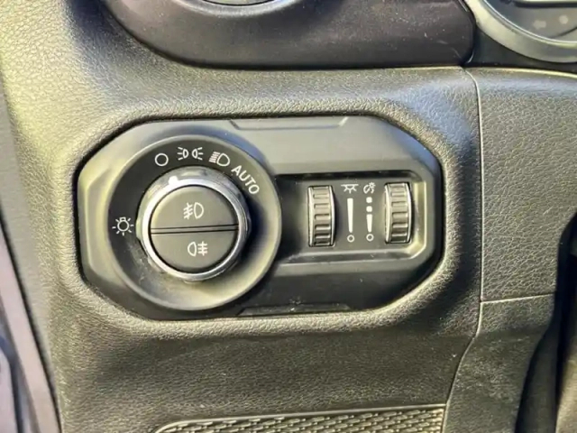 Jeep Wrangler 2.2 crdi 200 unlimited sahara — photo 34