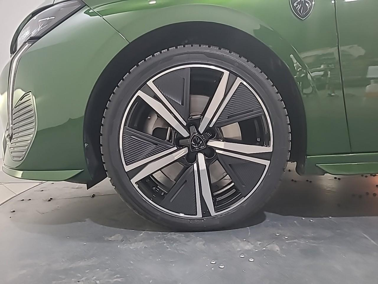 Peugeot 308 phev 225 e-eat8 gt — photo 16