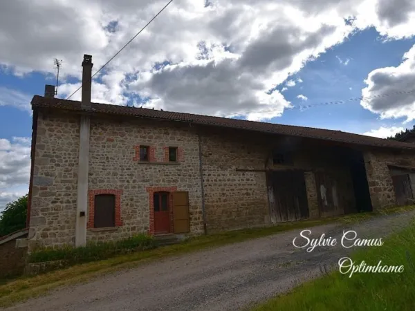 Authentique corps de ferme à vendre 7 pièces SAUVESSANGES (63) de belle surface