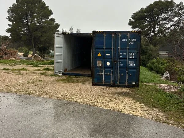Container à louer 30m2 - VAR - zi de signes - 240 euros