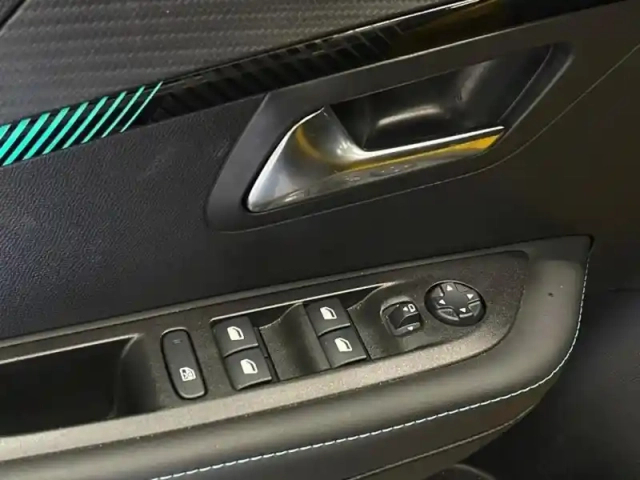 Peugeot 208 e- 136ch style — photo 11