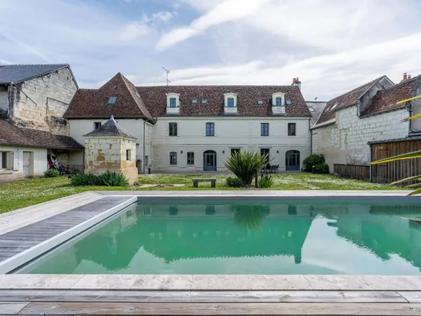 Maison de caractère avec piscine et dépendances aux portes de la cité royale de Loches