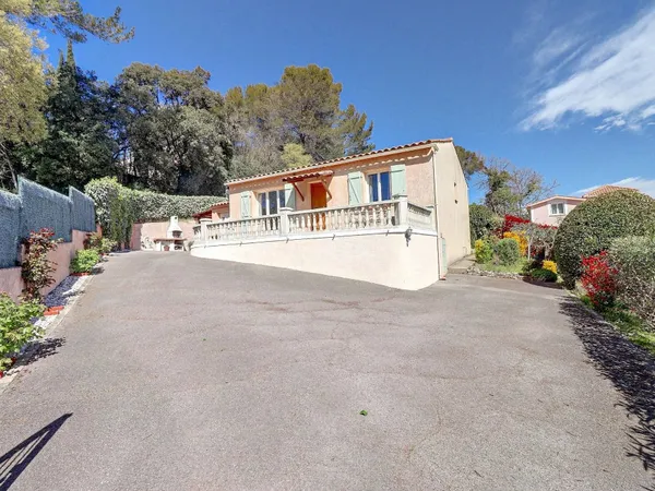 DRAGUIGNAN MAISON PLAIN-PIED T4 -78 M²- 2 CHAMBRES-BUREAU- GARAGE-501 M2 TERRAIN