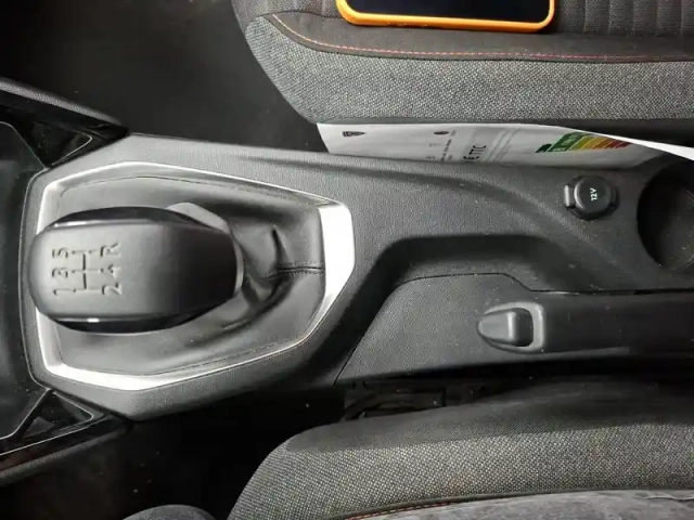 Peugeot 208 puretech 75 s&amp;s bvm5 — photo 29