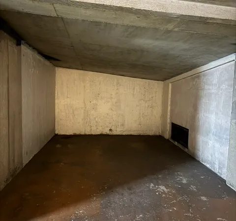 Loue parking - 12m²