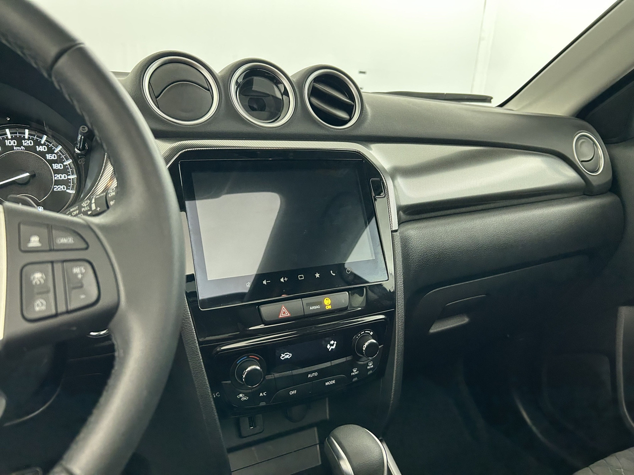 Suzuki Vitara — photo 12