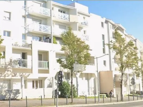 TRES BEL APPARTEMENT AU CENTRE DE MERIGNAC