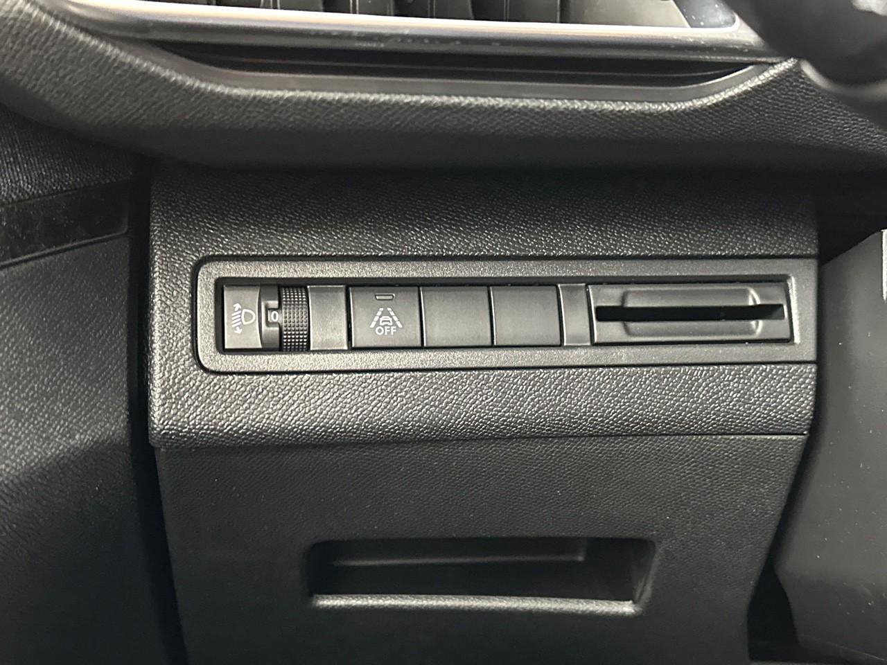 Peugeot 3008 puretech 130ch s&s eat8 allure pack — photo 17