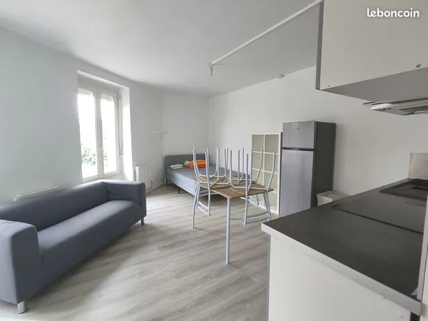 Studio rénové et meublé à neuf - À 300 m de l'IFSI